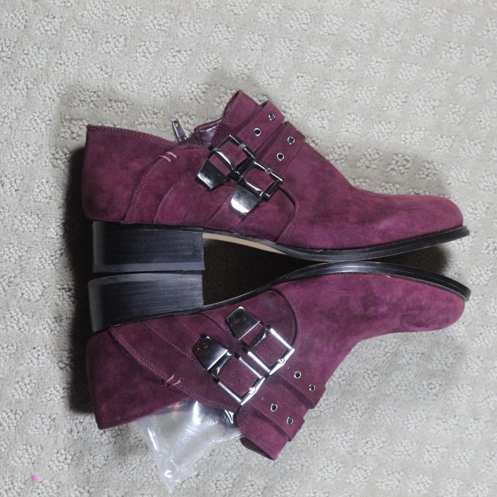 NWOT Vince Camuto Size 9.5M Purple Suede Block Heel Low Ankle Booties - Picture 4 of 6